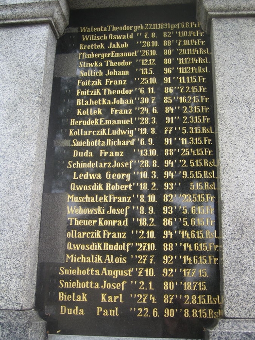 Tafel 1 WK-1-Denkmal vor Kirche St. Stanislaus